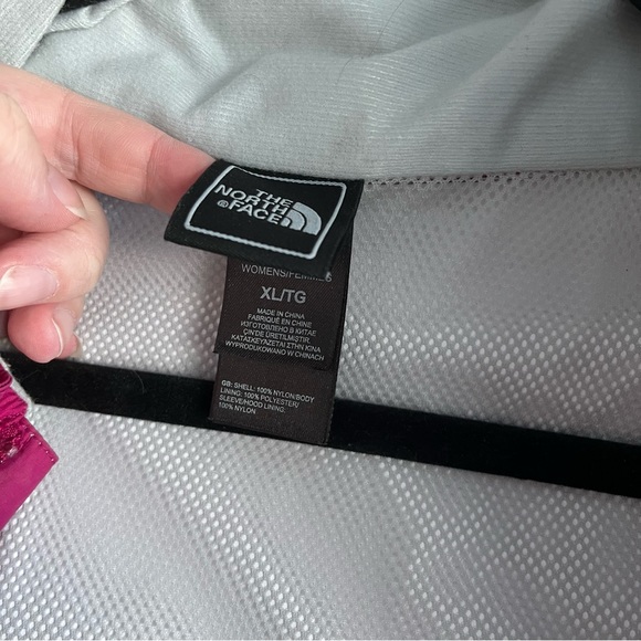 The North Face rain jacket windbreaker - Picture 4 of 4